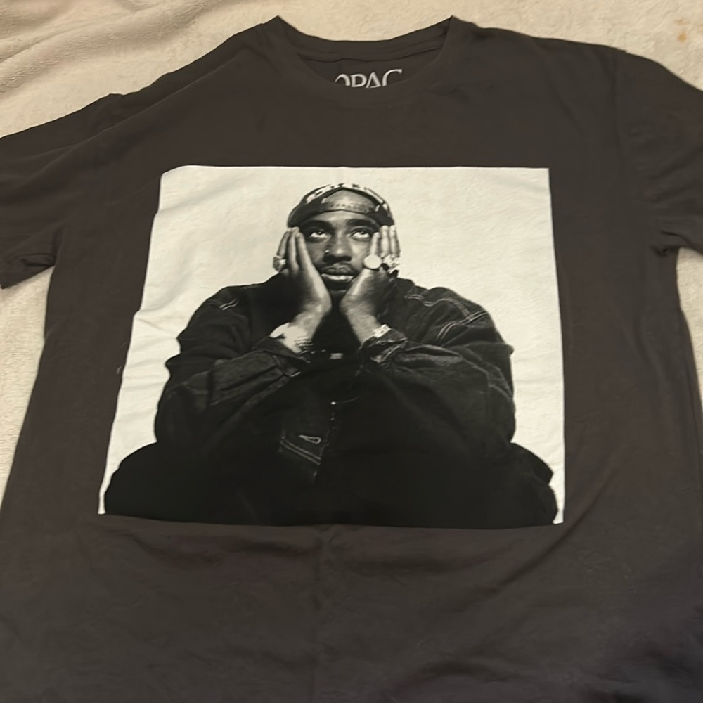 Gray/Black Tupac shirt
